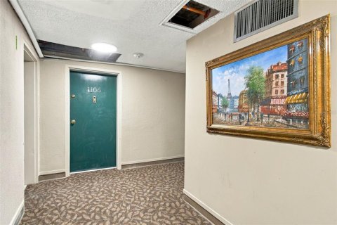 Condo in Tampa, Florida, 2 bedrooms № 2374121 - photo 2