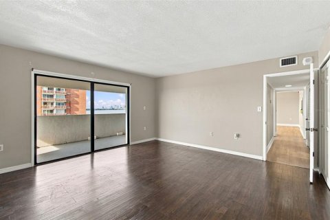 Condo in Tampa, Florida, 2 bedrooms № 2374121 - photo 28