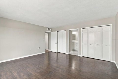 Condo in Tampa, Florida, 2 bedrooms № 2374121 - photo 30