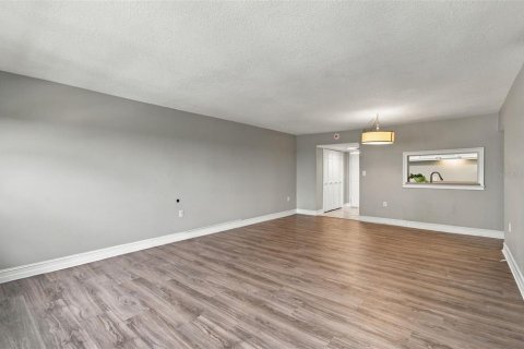 Condo in Tampa, Florida, 2 bedrooms № 2374121 - photo 14