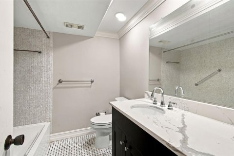 Condo in Tampa, Florida, 2 bedrooms № 2374121 - photo 24