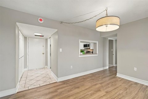 Condo in Tampa, Florida, 2 bedrooms № 2374121 - photo 16