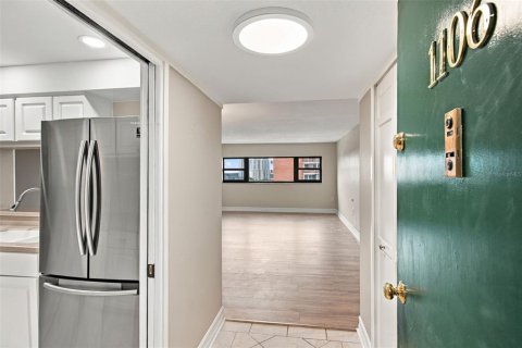 Condo in Tampa, Florida, 2 bedrooms № 2374121 - photo 4
