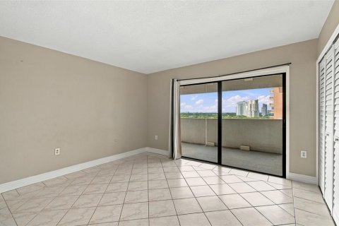 Condo in Tampa, Florida, 2 bedrooms № 2374121 - photo 20