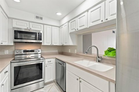 Condo in Tampa, Florida, 2 bedrooms № 2374121 - photo 6