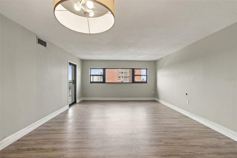 Condo in Tampa, Florida, 2 bedrooms № 2374121 - photo 11