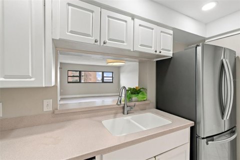 Condo in Tampa, Florida, 2 bedrooms № 2374121 - photo 7