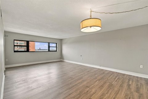 Condo in Tampa, Florida, 2 bedrooms № 2374121 - photo 12