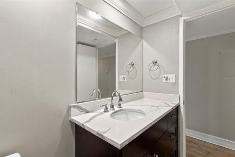 Condo in Tampa, Florida, 2 bedrooms № 2374121 - photo 26