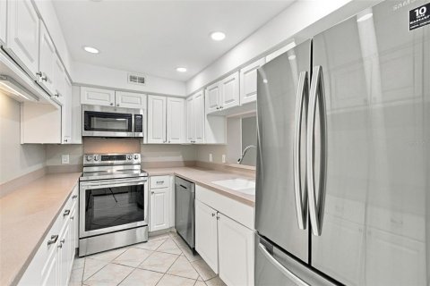 Condo in Tampa, Florida, 2 bedrooms № 2374121 - photo 5
