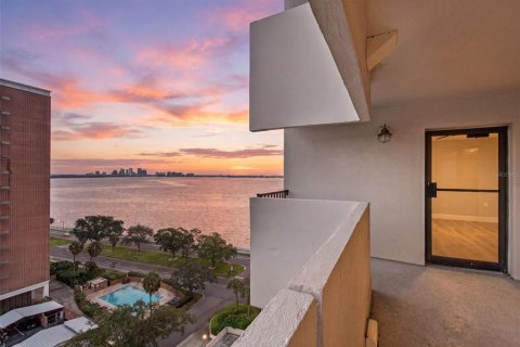 Condo in Tampa, Florida, 2 bedrooms № 2374121