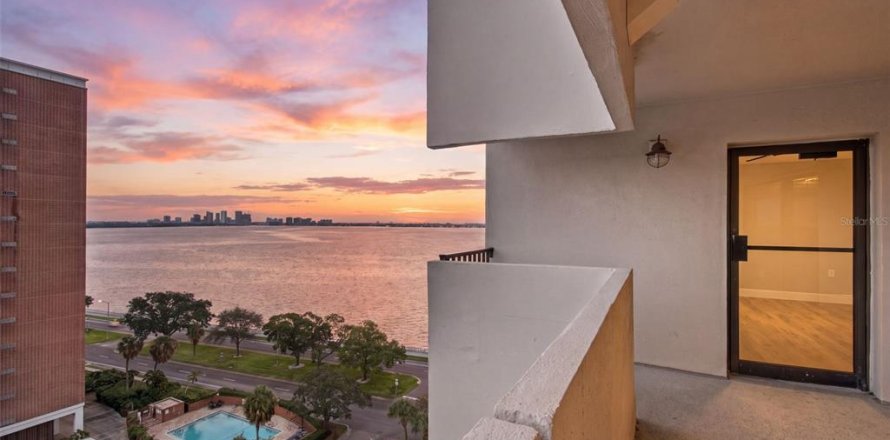 Condo in Tampa, Florida, 2 bedrooms № 2374121