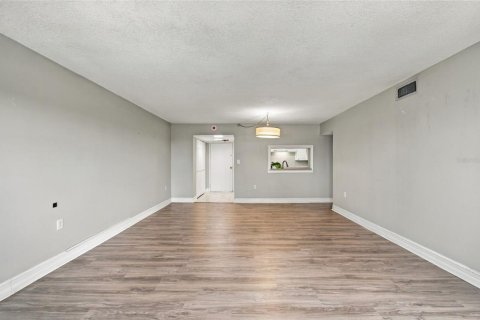 Condo in Tampa, Florida, 2 bedrooms № 2374121 - photo 15