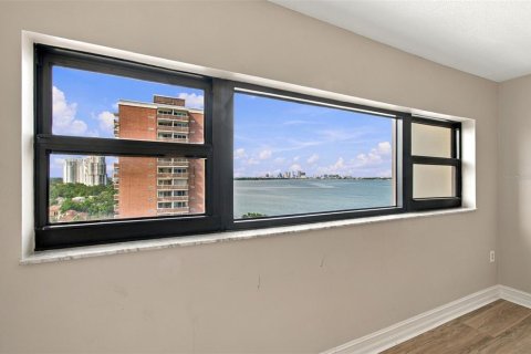 Condo in Tampa, Florida, 2 bedrooms № 2374121 - photo 13