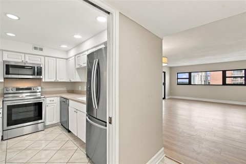Condo in Tampa, Florida, 2 bedrooms № 2374121 - photo 9