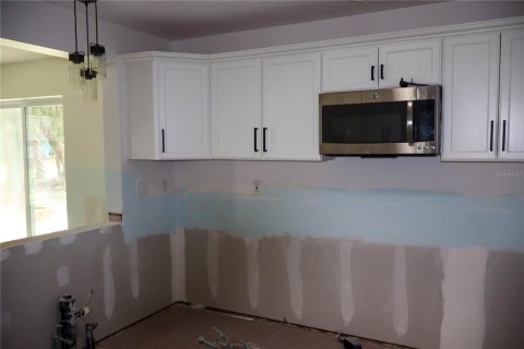 House in Crystal River, Florida 3 bedrooms, 149.57 sq.m. № 1593244 - photo 13