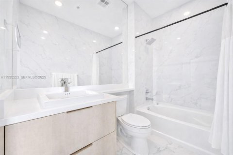 Снять в аренду кондоминиум в Майами, Флорида 2 спальни, 102.66м2, № 1993391 - фото 9