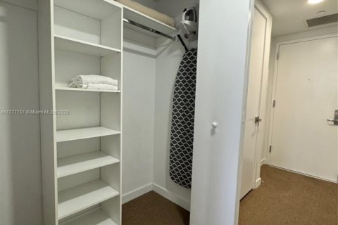 Купить кондоминиум в Халландейл-Бич, Флорида 2 спальни, 95.69м2, № 1706565 - фото 14
