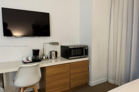Купить кондоминиум в Халландейл-Бич, Флорида 2 спальни, 95.69м2, № 1706565 - фото 17