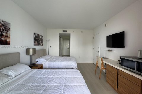 Купить кондоминиум в Халландейл-Бич, Флорида 2 спальни, 95.69м2, № 1706565 - фото 16
