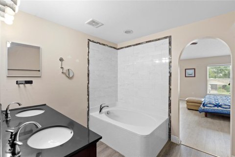 Villa ou maison à vendre à Deltona, Floride: 4 chambres, 236.71 m2 № 1914206 - photo 26