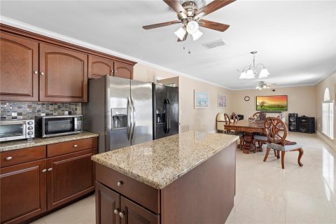 Villa ou maison à vendre à Deltona, Floride: 4 chambres, 236.71 m2 № 1914206 - photo 13