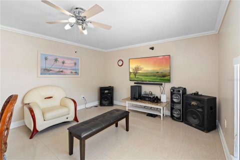 Villa ou maison à vendre à Deltona, Floride: 4 chambres, 236.71 m2 № 1914206 - photo 18