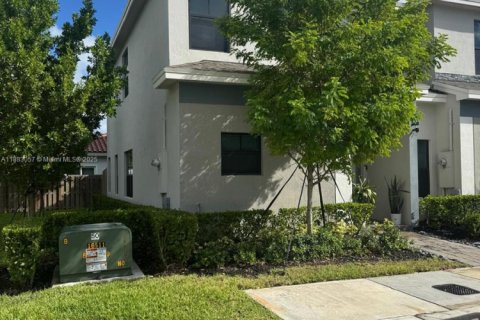 Adosado en venta en Florida City, Florida, 3 dormitorios, 133.13 m2 № 1932942 - foto 4