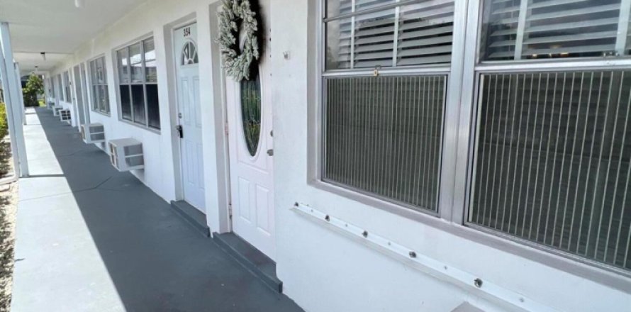 Condominio en West Palm Beach, Florida, 1 dormitorio № 1161892