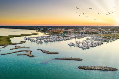 Condominio en alquiler en Hutchinson Island South, Florida, 2 dormitorios, 121.24 m2 № 936429 - foto 1