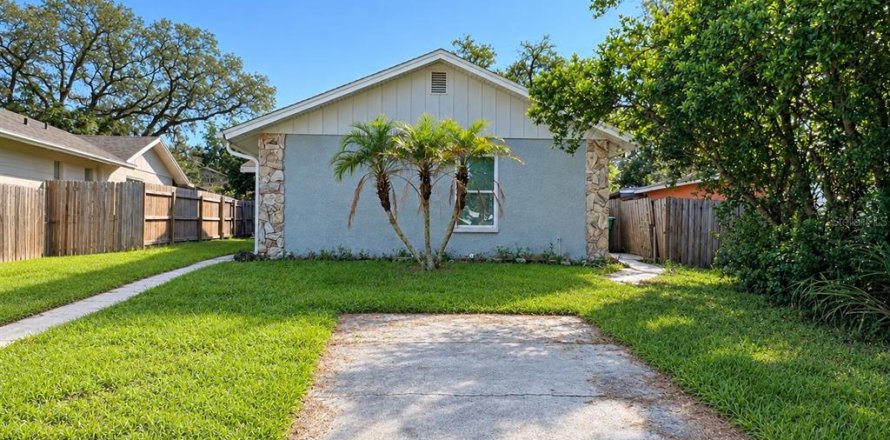Casa en Tampa, Florida 4 dormitorios, 121.24 m2 № 2424200