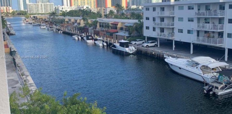 Condo à North Miami Beach, Floride, 1 chambre  № 1727447
