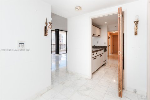 Condominio en venta en Miami, Florida, 1 dormitorio, 96.8 m2 № 1940314 - foto 13