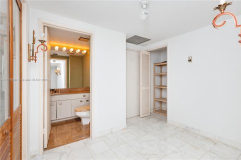Condominio en venta en Miami, Florida, 1 dormitorio, 96.8 m2 № 1940314 - foto 16