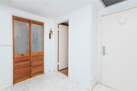 Condominio en venta en Miami, Florida, 1 dormitorio, 96.8 m2 № 1940314 - foto 14