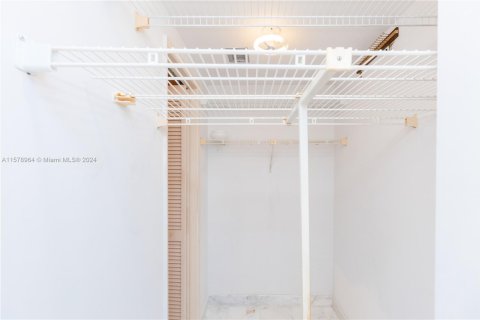 Condominio en venta en Miami, Florida, 1 dormitorio, 96.8 m2 № 1940314 - foto 20