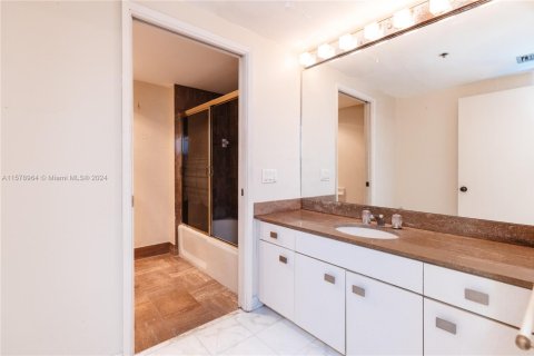 Condominio en venta en Miami, Florida, 1 dormitorio, 96.8 m2 № 1940314 - foto 29
