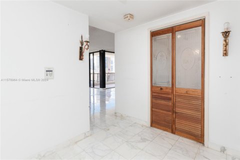 Condominio en venta en Miami, Florida, 1 dormitorio, 96.8 m2 № 1940314 - foto 15