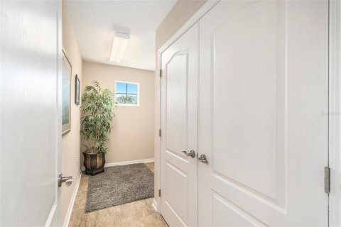 House in Tampa, Florida 4 bedrooms, 275.18 sq.m. № 1720696 - photo 28