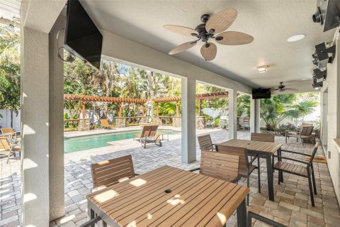 House in Tampa, Florida 4 bedrooms, 275.18 sq.m. № 1720696 - photo 5