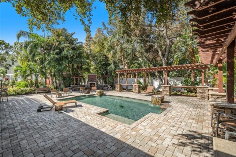 House in Tampa, Florida 4 bedrooms, 275.18 sq.m. № 1720696 - photo 18
