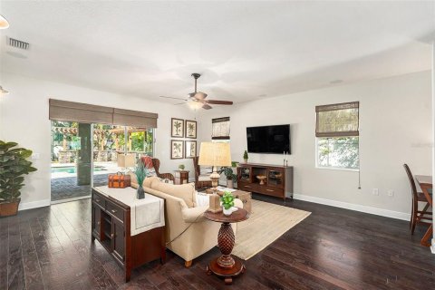 House in Tampa, Florida 4 bedrooms, 275.18 sq.m. № 1720696 - photo 11