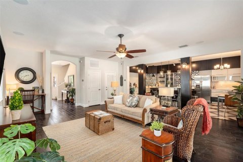 House in Tampa, Florida 4 bedrooms, 275.18 sq.m. № 1720696 - photo 8
