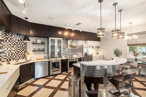 House in Tampa, Florida 4 bedrooms, 275.18 sq.m. № 1720696 - photo 6