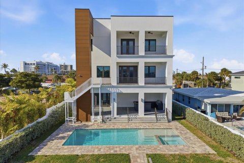 Casa en venta en Saint Pete Beach, Florida, 4 dormitorios, 381.27 m2 № 2103694 - foto 4