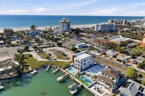 Casa en venta en Saint Pete Beach, Florida, 4 dormitorios, 381.27 m2 № 2103694 - foto 8