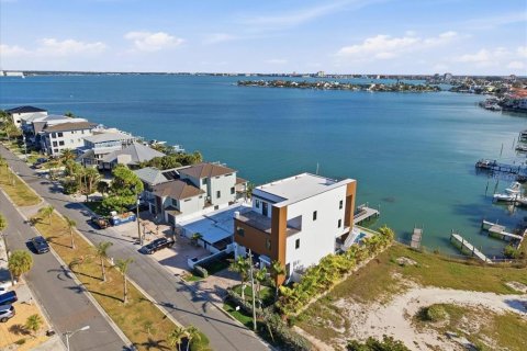 Casa en venta en Saint Pete Beach, Florida, 4 dormitorios, 381.27 m2 № 2103694 - foto 13