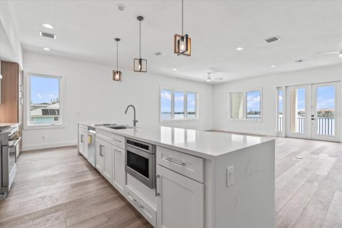 Casa en venta en Saint Pete Beach, Florida, 4 dormitorios, 381.27 m2 № 2103694 - foto 27