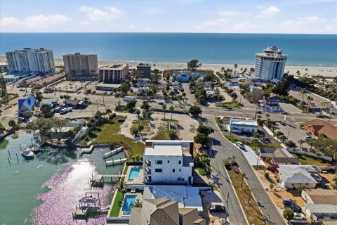 Casa en venta en Saint Pete Beach, Florida, 4 dormitorios, 381.27 m2 № 2103694 - foto 7