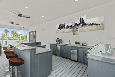 Casa en venta en Saint Pete Beach, Florida, 4 dormitorios, 381.27 m2 № 2103694 - foto 18